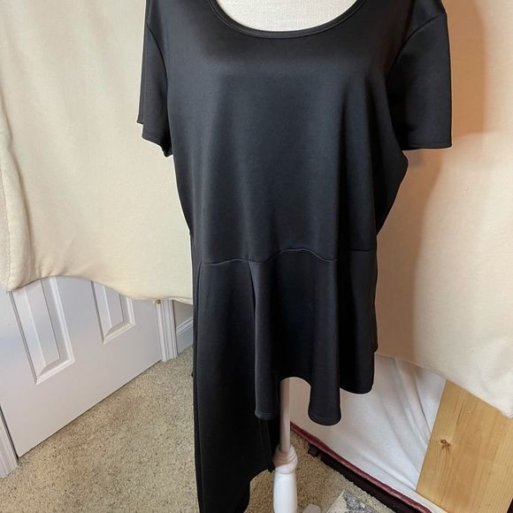 🛍️4/$35🛍️ NWT Plus Size “Caren Sport” Top - Picture 1 of 1